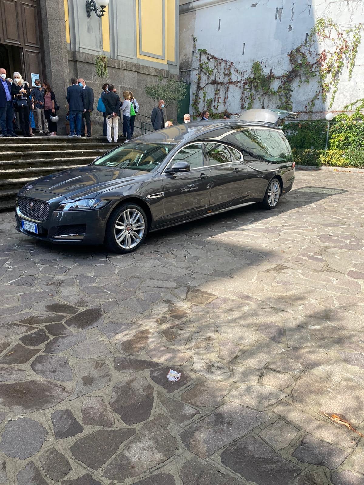 Funerale completo a Napoli – auto funebre Gennaro Tammaro